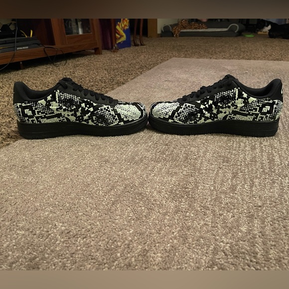 Nike Air Force 1 Foamposite Pro Cup ‘Glow Snakeskin’ - Picture 9 of 10